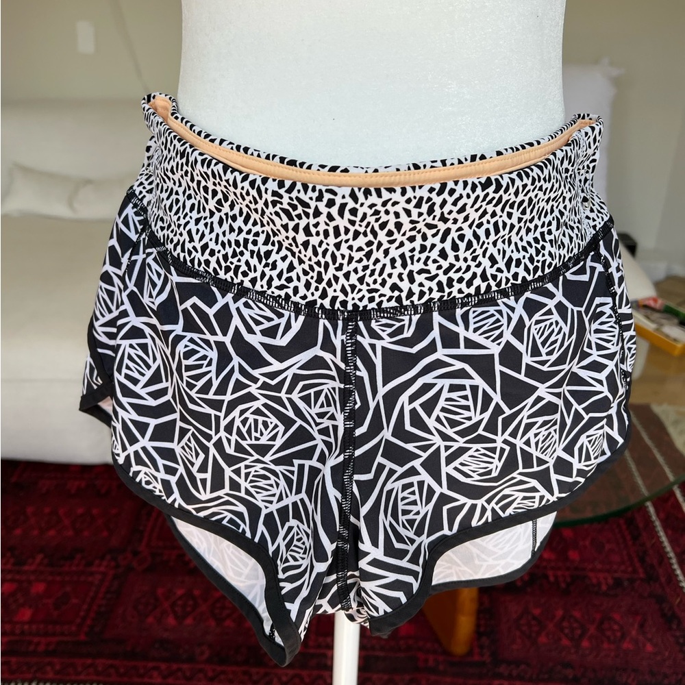 Lululemon Speed Up Short - Black/White Roses